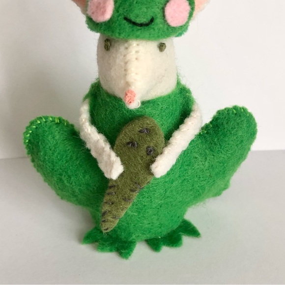 Spring Peeper Green Frog dressed Felt mouse holding a baby  tadpole pollywog - Picture 10 of 13